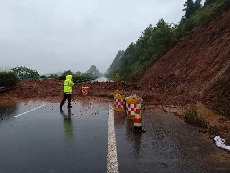 受暴雨影響，樂(lè)山這些高速公路正在管制中！